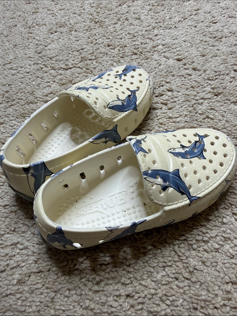 Kids Floafer White Water Shoes with Blue Shark Design - Picture 4 of 5